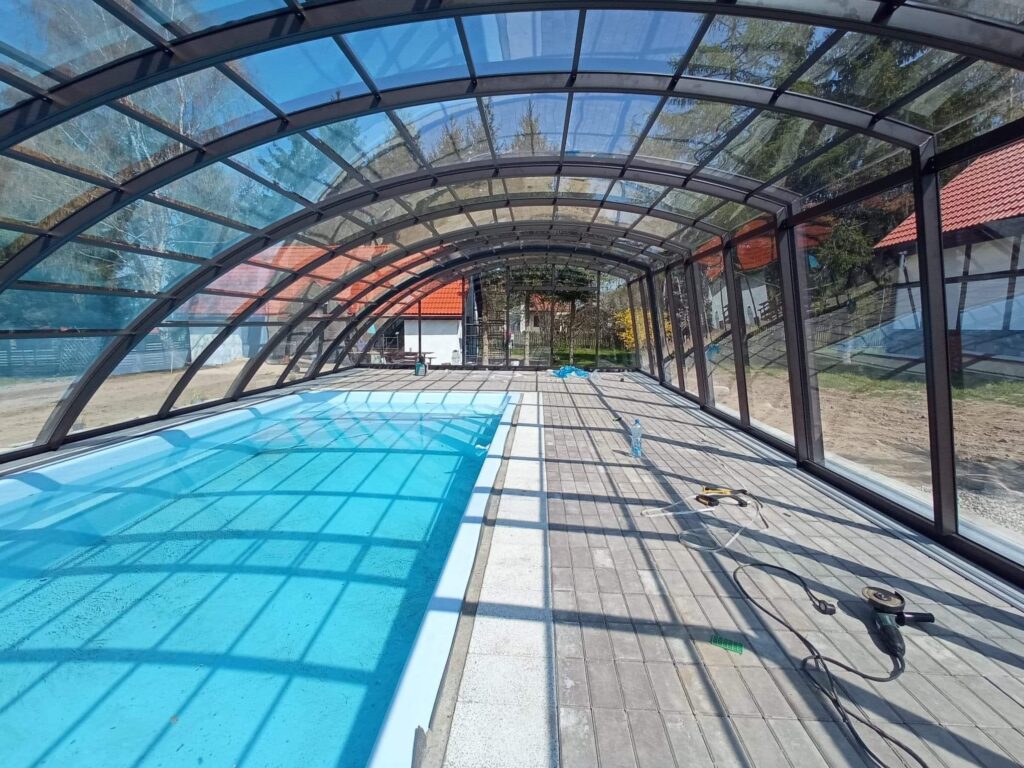 Wysokie zadaszenie na basen dach OPTIMA 10,8 x 5,25 x 2,50 poliwęglan lity pokrywa basenowa jacuzzi