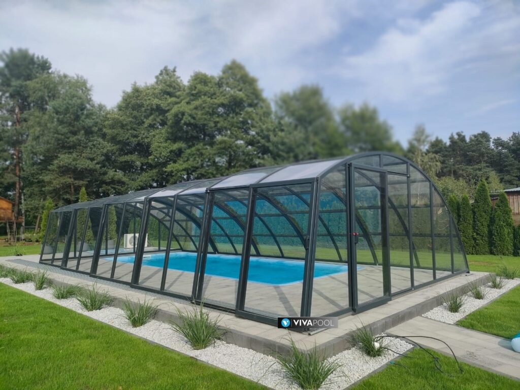 Eleganckie zadaszenie na basen wysokie OPTIMA I 10,90 x 5,20 x 2,30 poliwęglan lity wysoka pokrywa basenowa ANTRACYT