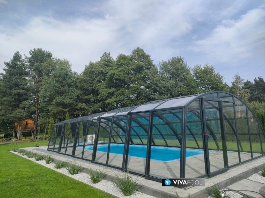 Eleganckie zadaszenie na basen wysokie OPTIMA I 10,90 x 5,20 x 2,30 poliwęglan lity wysoka pokrywa basenowa ANTRACYT