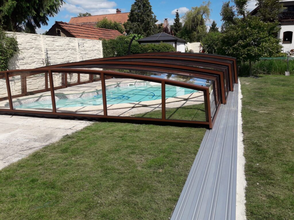 Nowoczesne zadaszenie 12,83 x 5,00 x 0,85 na basen CASABLANCA R1 z jedną szyną poliwęglan lity